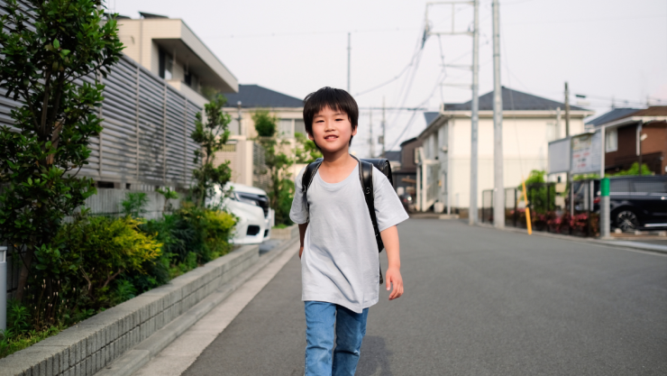 Lo dice la ciencia; niños japoneses caminan diferente a los de otros países