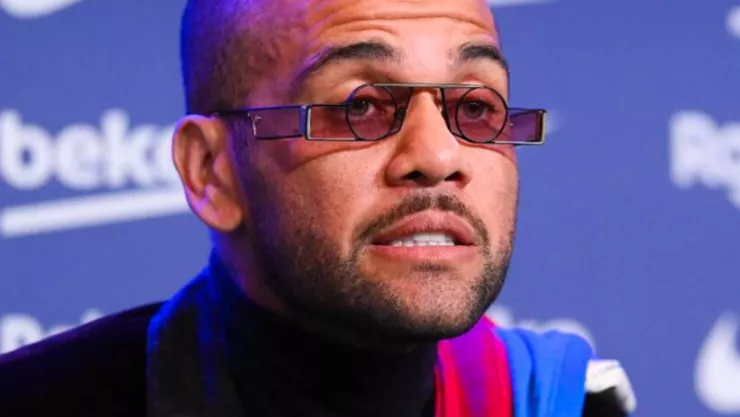 Piden mantener a Dani Alves en prisión por riesgo de fuga