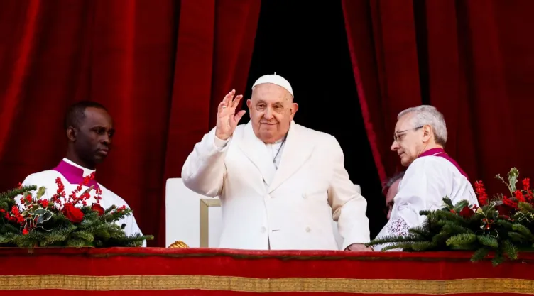 Mensaje Urbi et Orbi: Papa Francisco pide superar divisiones y silenciar las armas