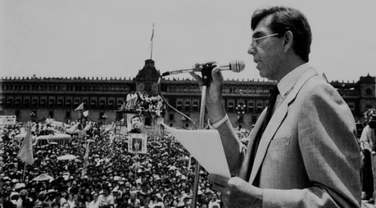 Cuauhtémoc Cárdenas, fundador del PRD, renunció a dicho organismo este 25 de noviembre, tras sostener un encuentro con el actual líder del Sol Azteca, Carlos Navarrete.