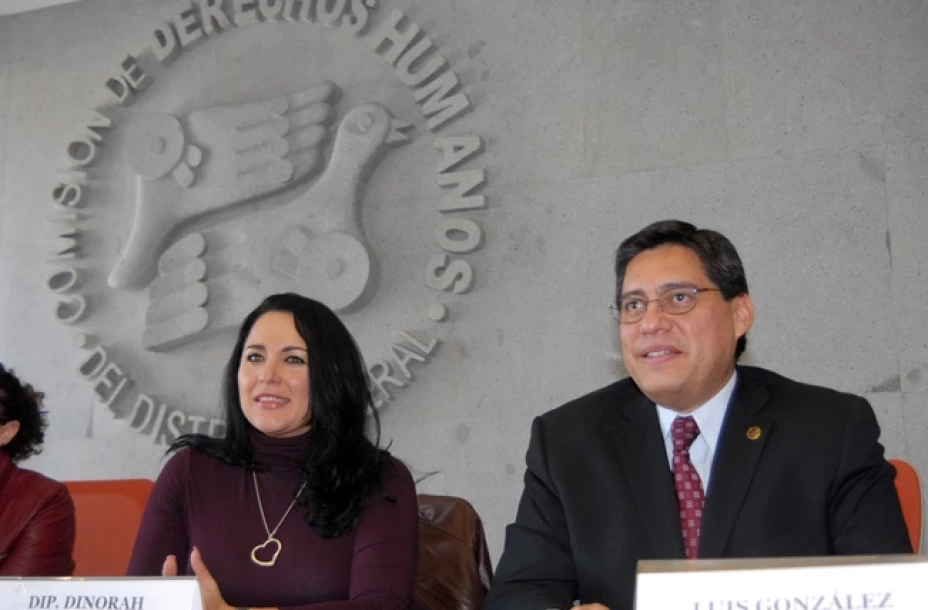 Dinora Pizano, diputada local, y Luis González Placencia, presidente de la CDHDF. (Foto: Tomada de Internet)