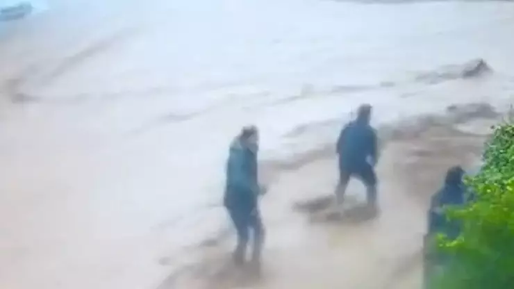 Rescatan a 30 estudiantes en Irak tras colapso de barda.jpg