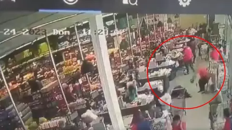 ¡Lamentable! Hombre asesina a su expareja en el supermercado donde trabajaba.jpg
