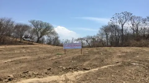 Clausuran proyectos habitacionales en costa de Oaxaca