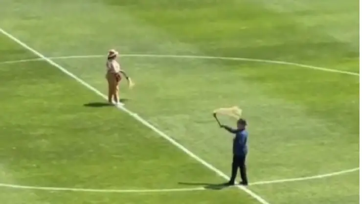 Captan a ‘brujos’ realizando una ‘limpia’ en el estadio León antes del partido vs América