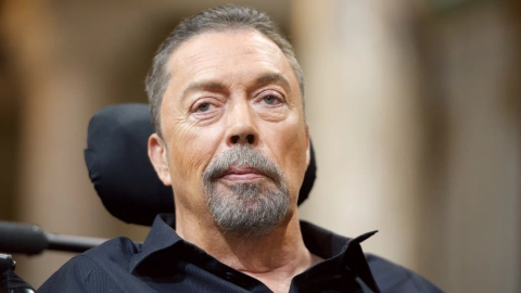 Muere Tim Curry, el inolvidable Pennywise de Eso, a los 80 años