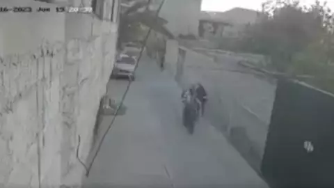 Video_ Repartidor de app toca indebidamente a mujer en vía pública