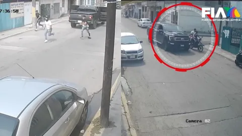Cámaras captaron en video cómo un hombre es interceptado por una camioneta de gama alta para darle un “levantón” en Tabasco