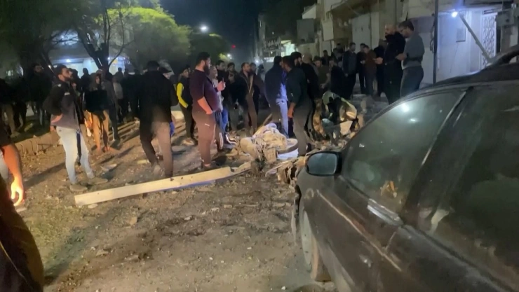 Un ataque con cohetes contra la ciudad de Azaz, Siria, mató a cinco civiles e hirió a otros cinco.