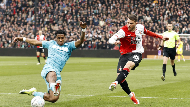 Santiago Giménez ante Utrecht