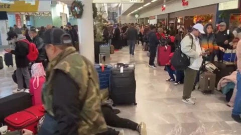 Aeropuerto reporta afectaciones en vuelos por neblina en Tijuana