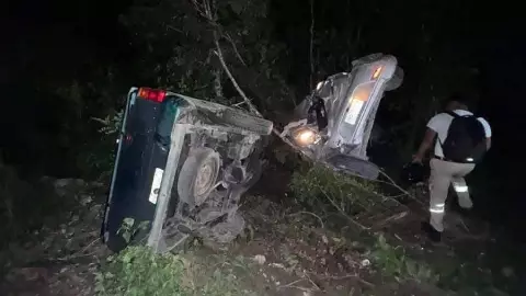 Conductor ebrio provoca aparatoso accidente en Arco vial y deja lesionados.jpg