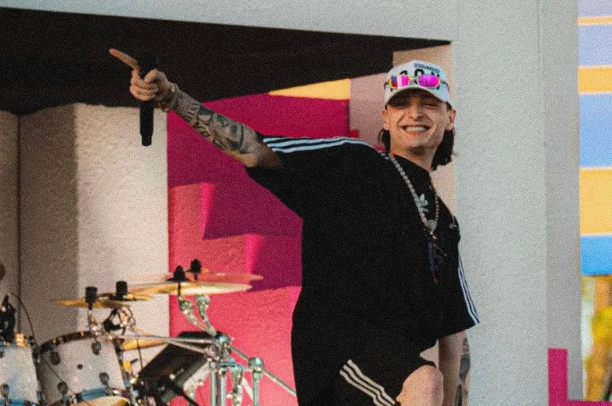 Peso Pluma en concierto.jpg