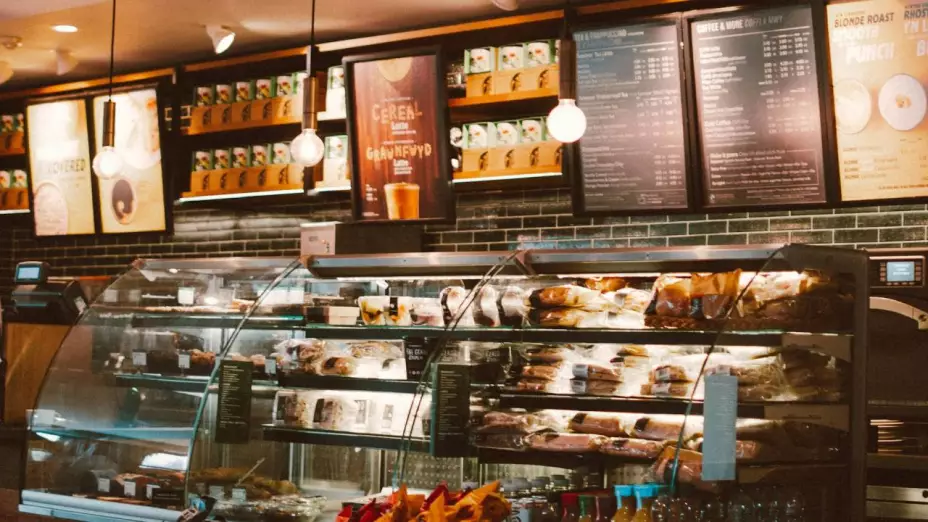 Esta es la PRIMERA cafetería atendida ÚNICAMENTE por adultos mayores; dónde está y que requisitos piden
