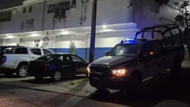 Tráiler intenta ganarle al paso del tren y termina embestido en Pecos, Texas un impactante accidente que deja dudas sobre posibles heridos. - 2026-04-21T091155.439.png