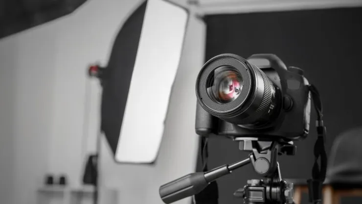 Manualidades de Fotografía Cómo crear un difusor de luz para cámara a partir de envases plásticos y papel vegetal.jpg