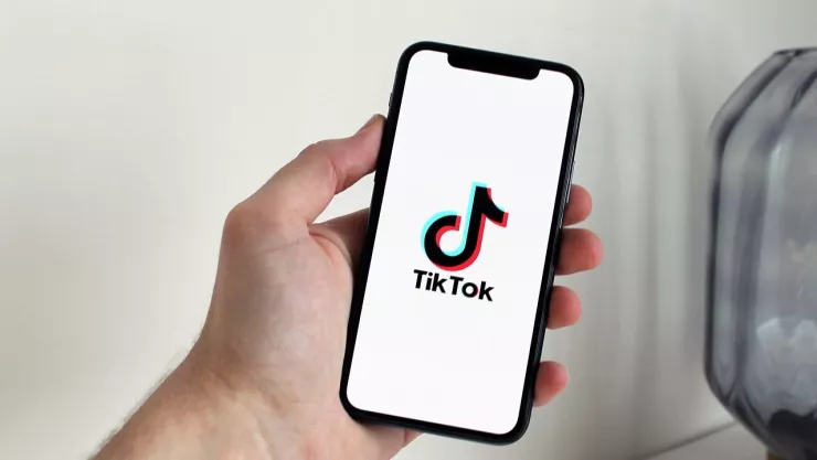 ¿Cómo poner stickers en los comentarios de TikTok?