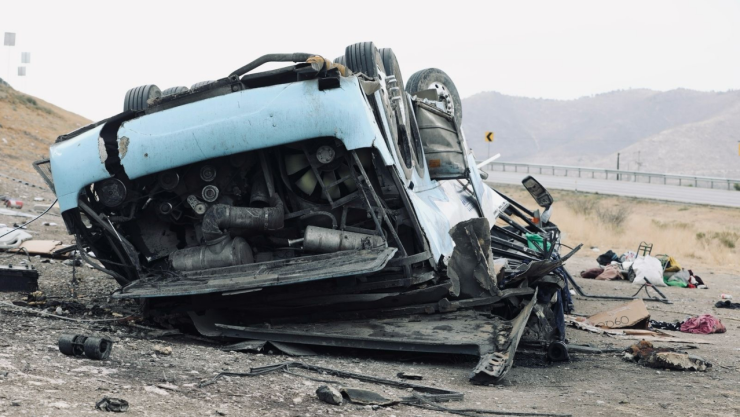 Autobús vuelca sobre la carretera matehuala-saltillo en Nuevo León