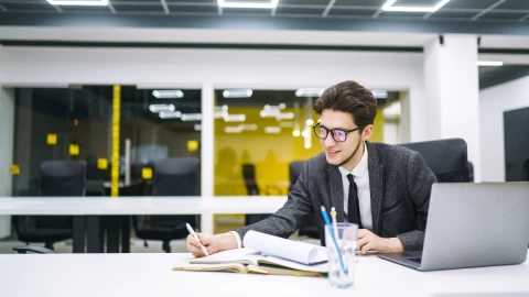 Lanzan vacantes de Tesla en México.