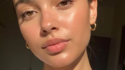 El maquillaje glow luce una piel radiante