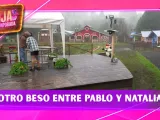 Natalia le da un beso de imprevisto a Pablo Montero