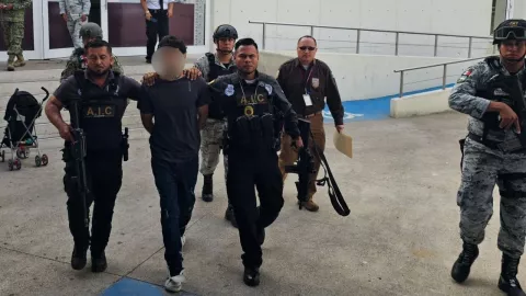 Deportan a Texas a hombre acusado de lesiones a pareja y abuso sexual a menor de edad.jpg