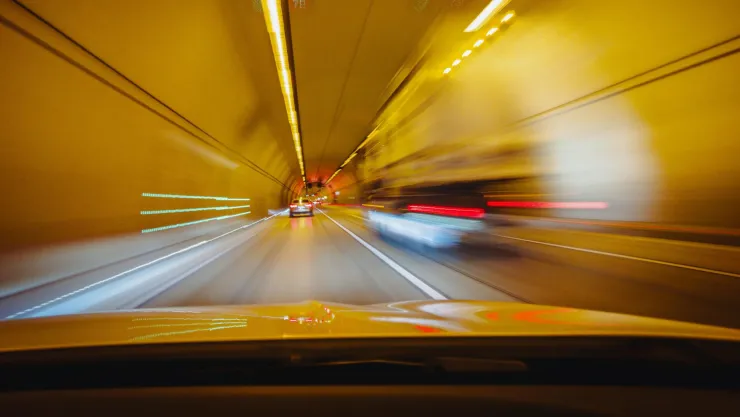 Mujer da a luz en un automóvil en movimiento así fue el momento (VIDEO).jpg