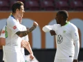 Daniel Ginczek y Jerome Roussillon celebraron con un codazo.