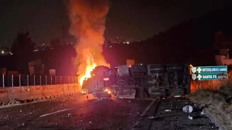 Fuerte choque en Autopista Chamapa-La Venta