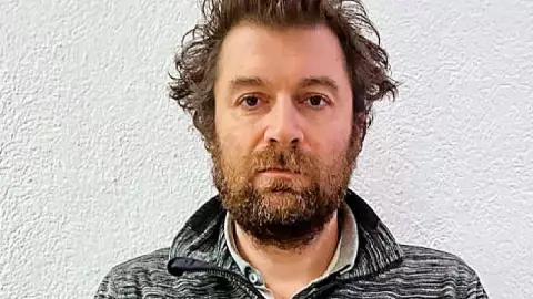 retienen polaco en aeropuerto de mexico