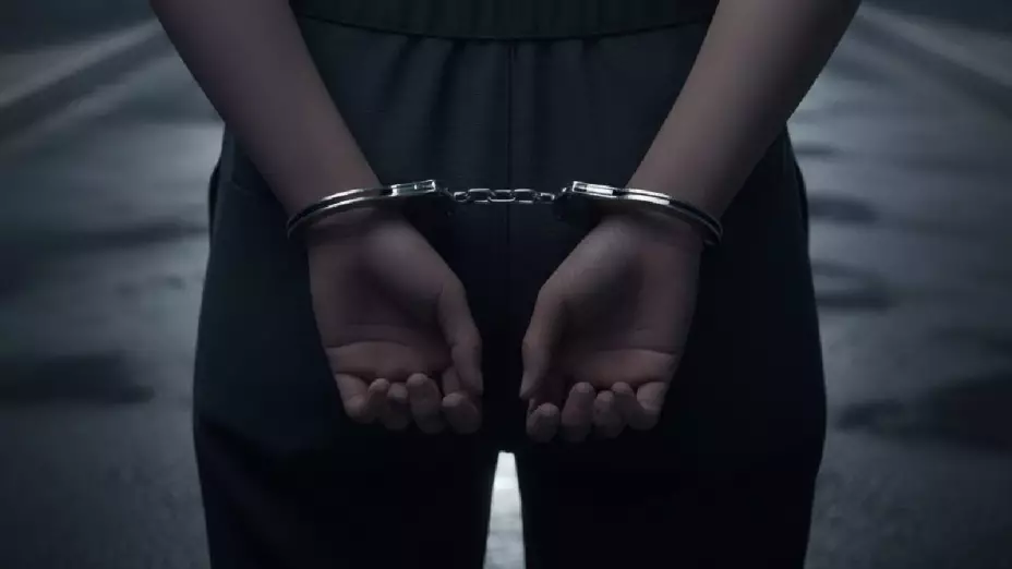 Joven asalta tienda en la que trabajó, pero... sus compañeros lo reconocieron y lo denunciaron