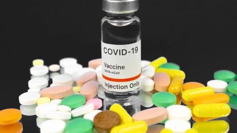 vacuna de Covid-19 pastillas Israel.jpg