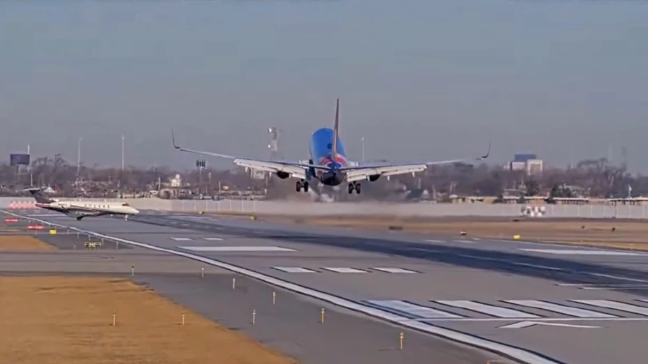 Aviones casi colisionan en aeropuerto de Chicago HOY 25 de febrero.jpg