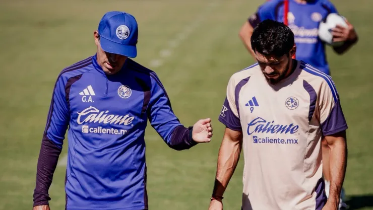 Guillermo Almada y Henry Martín durante los entrenamientos