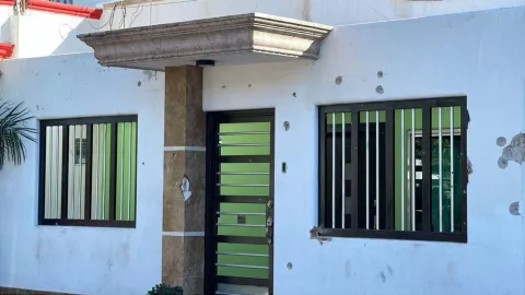 Balean una casa de la Emiliano Zapata, Culiacán