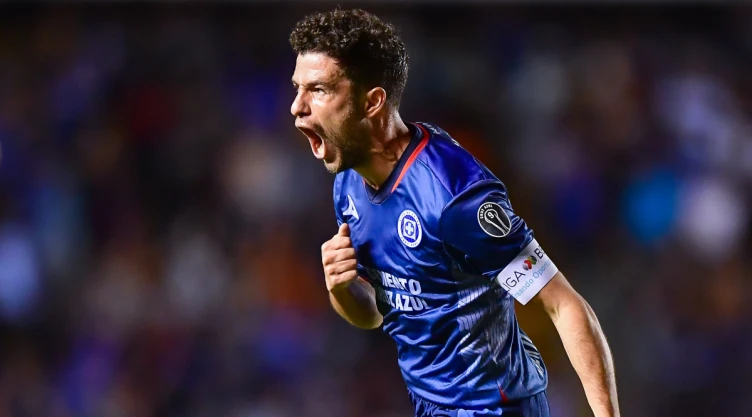 Ignacio Rivero festeja con Cruz Azul
