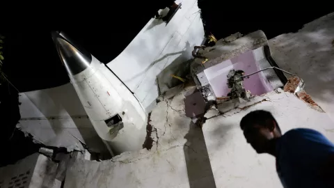 El avión cayó a menos de un minuto después de despegar.