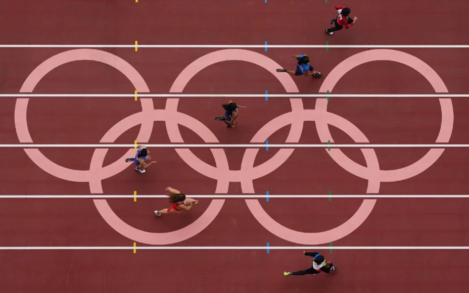 Aros Olímpicos en la pista de Atletismo de Tokyo 2020