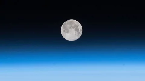 Luna, cola Tierra 2.jpg