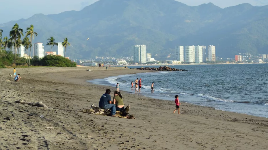 ¡AGÁRRATE! Frente Frío 13 Puerto Vallarta se ríe del aire ártico y las heladas