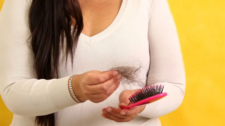 Mantén tu cabello sano después de los 50 con solo 2 ingredientes