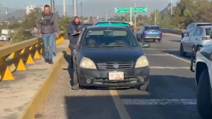 Auto en sentido contrario en Periférico Ecológico HOY 19 marzo