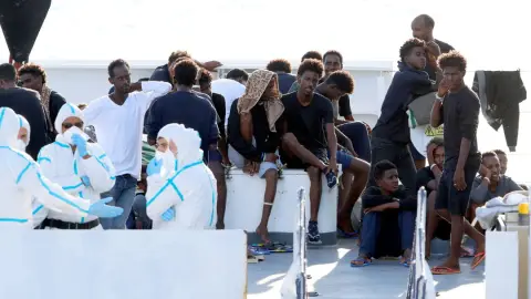 italia barco ninos2