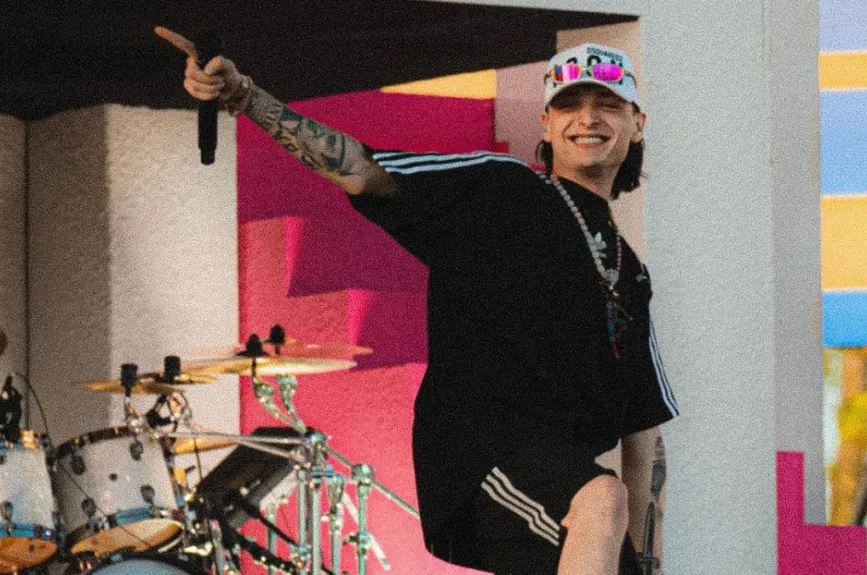 Peso Pluma en concierto.jpg