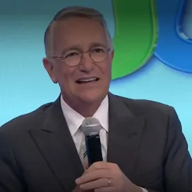 Ricardo Salinas Pliego en A Quien Corresponda
