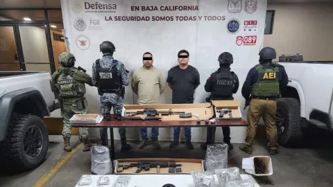 Detención de Javier Gabriel “N”, alias “La Piruja”, en Baja California; autoridades estatales y federales aseguraron armas de alto poder, granadas, droga y vehículos durante el operativo en el Valle de Mexicali.