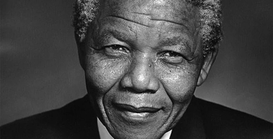 A punto de que Nelson Mandela cumpla un mes internado en el Medical Heart Hospital de Pretoria, las disputas entre su familia se agravaron más por los reportes de su salud