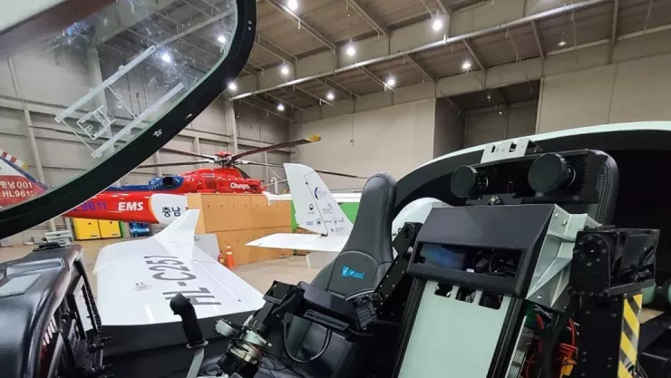 Crean robot humanoide capaz de pilotear un avión