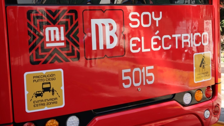El Metrobús se vio afectado por los trabajos para levantar el cadáver de la mujer.