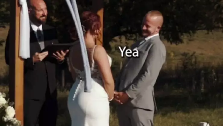 VIDEO_ novia pronuncia votos explícitos en el altar e incomoda a su esposa